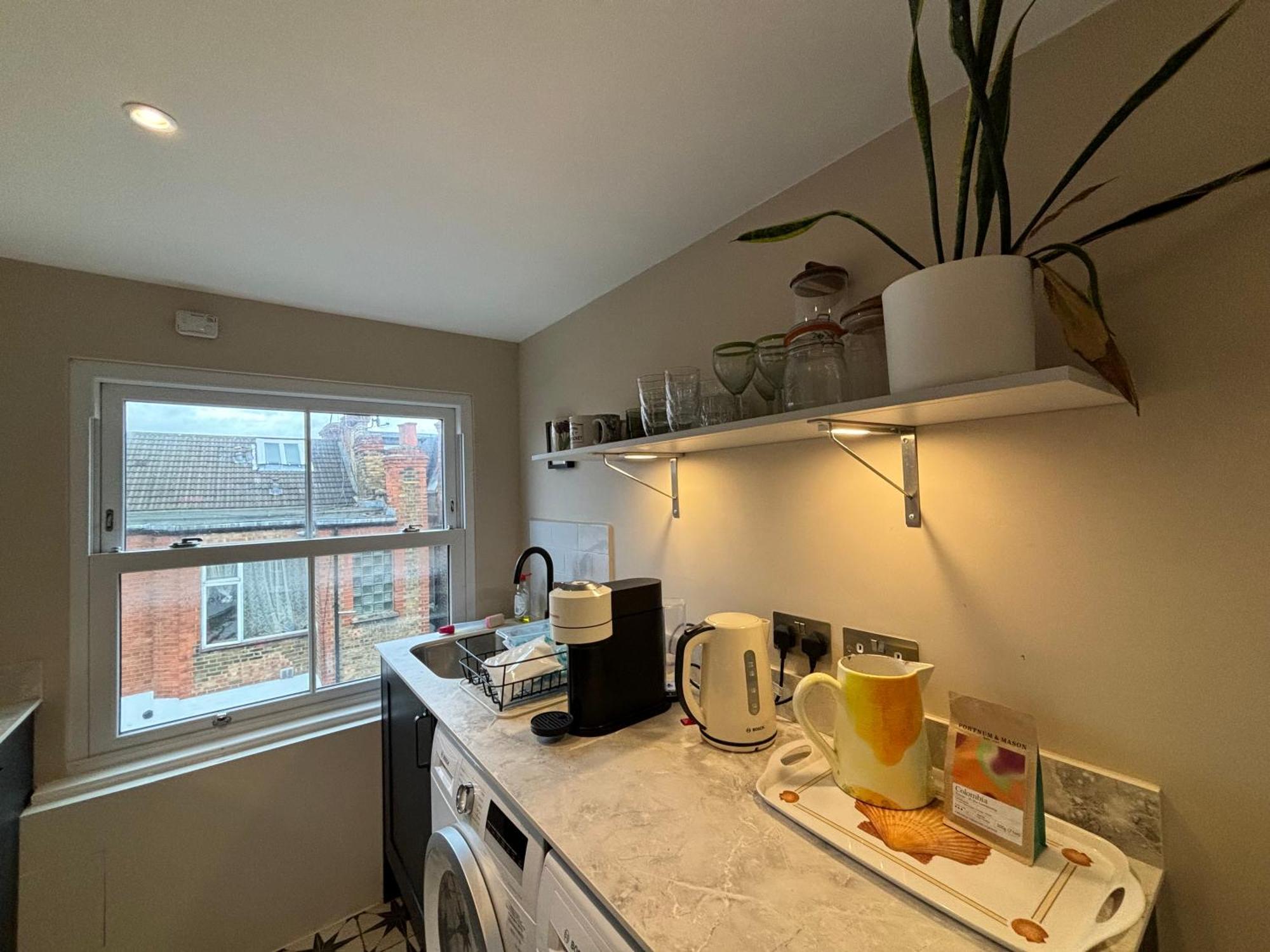 Elegant And Well-connected 2bd Flat Fulham * London