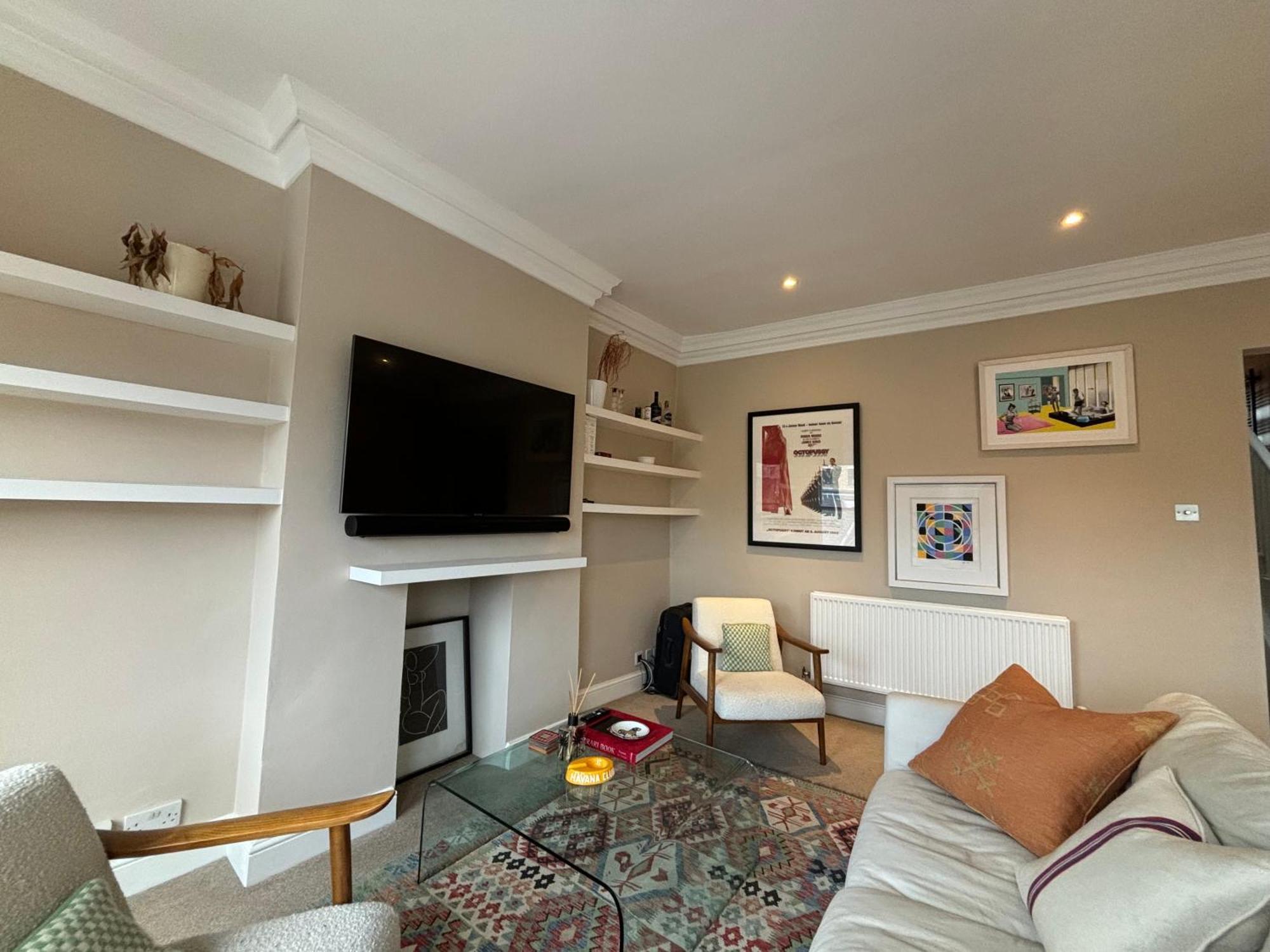 Elegant And Well-connected 2bd Flat Fulham * London