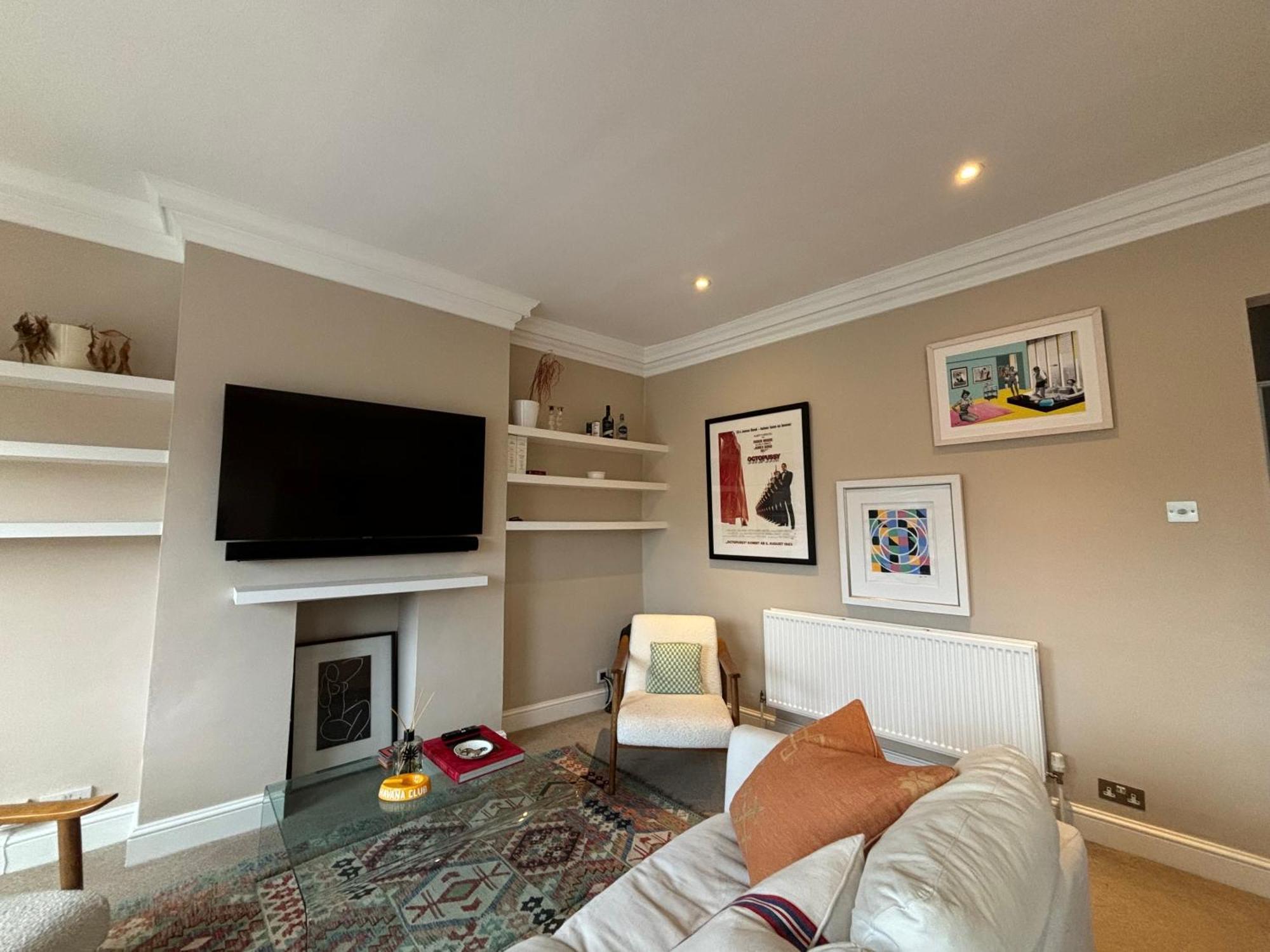 Elegant And Well-connected 2bd Flat Fulham Apartment London